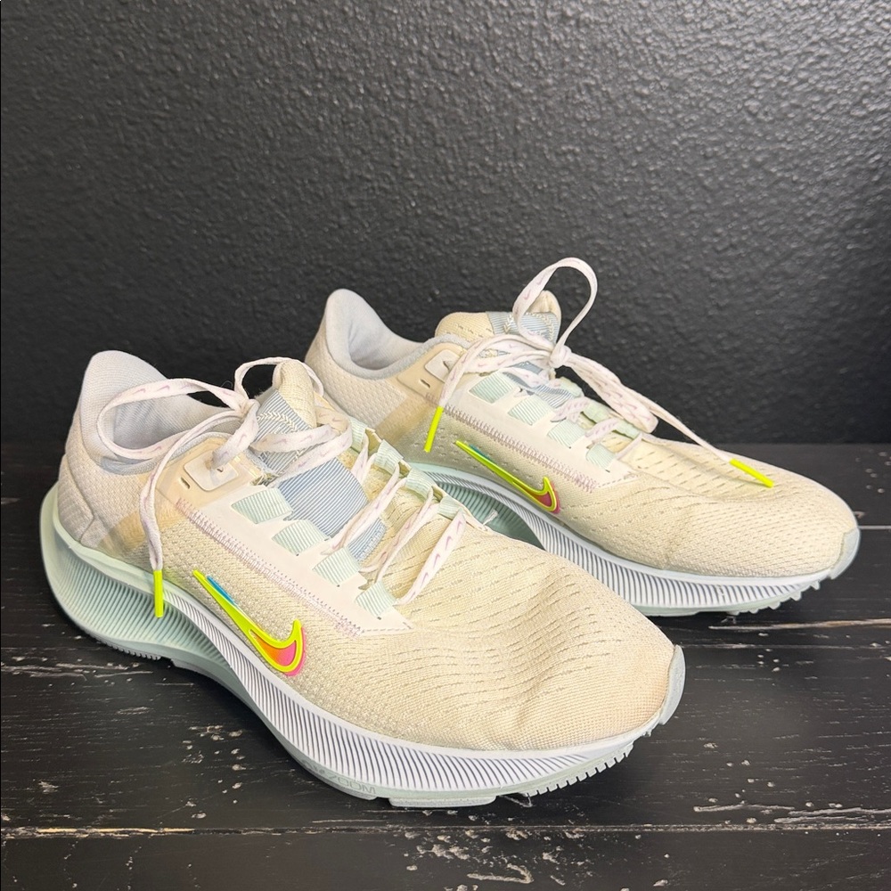 Nike Women's Cream and Light Gray Athletic Shoes